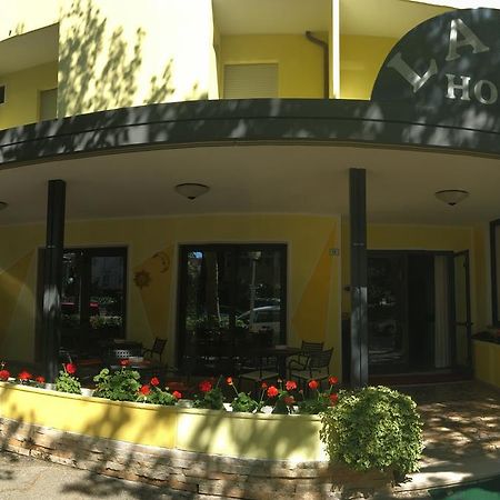 Hotel Laila Чезенатико Екстериор снимка