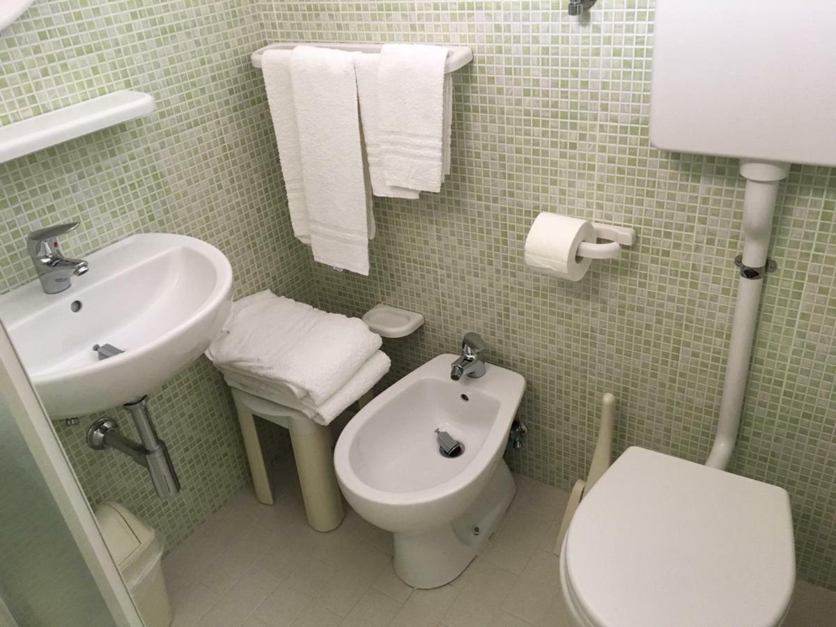 Hotel Laila Чезенатико Екстериор снимка